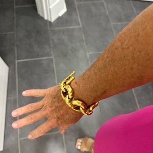 Julie Vos chain link bracket